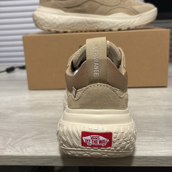 NWT Women's Vans UltraRange Neo VR3 Shoes - VN000CWESQ7 - Picture 10 of 11